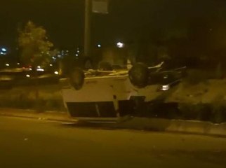 Gaziantep haberi! GAZİANTEP'TE TERS DÖNEN HAFİF TİCARİ ARACIN SÜRÜCÜSÜ KURTARILAMADI