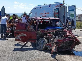 Bursa gündem haberi... BURSA'DA TIR, OTOMOBİLE ÇARPTI: 1 ÖLÜ, 3 YARALI