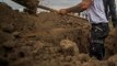 Toprağı kazan işçinin kazmasının ucuna pembe elmas takıldı: 300 yıldır böylesi ilk kez görülüyor