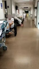 Pacientes esperando para ser ingresados durante el verano en el Hospital de Torrevieja