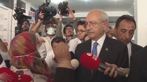 Kılıçdaroğlu'na yaşlı kadın böyle dert yandı:  5’li çeteler yerken, herkes 10 yerden maaş alırken, biz bir tane emekli maaşıyla geçiniyoruz