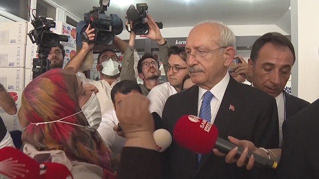 Kılıçdaroğlu'na yaşlı kadın böyle dert yandı: 5’li çeteler yerken, herkes 10 yerden maaş alırken, biz bir tane emekli maaşıyla geçiniyoruz
