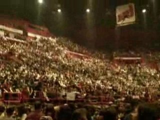 Fans avant le concert (la hola)