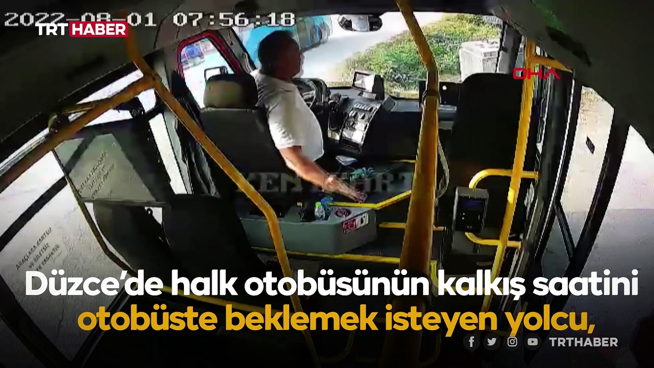 Direksiyon başındaki halk otobüsü şoförüne yumruk attı