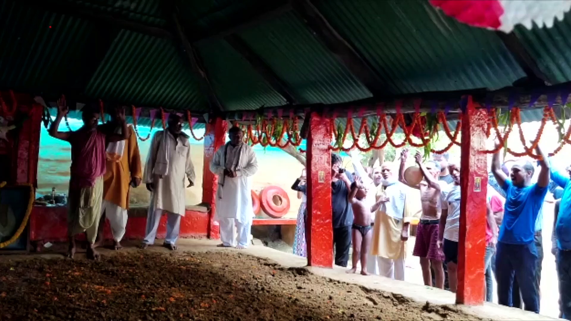 अखाड़े में सैकड़ों वर्ष बाद लड़कियों को मिली एंट्री, लड़कों की तरह ही सीख रहीं कुश्ती, देखें पूरी रिपोर्ट