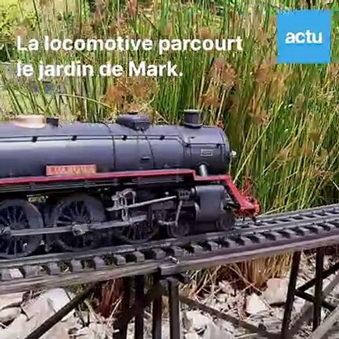 Dans la Mayenne, aux portes d'Alençon : Pour ses trains à vapeur, il a construit une gare miniature dans son jardin