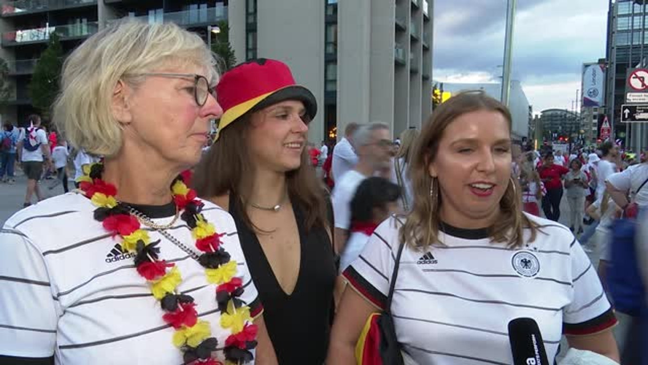 DFB-Fans zum Ensdspiel der Frauen-EM in England