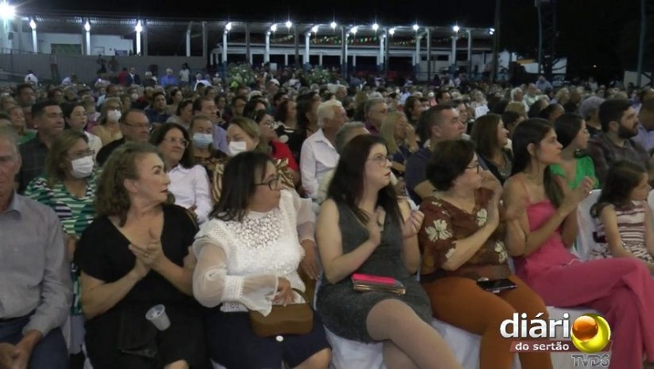 Após 20 anos de pesquisa, advogado lança em Cajazeiras coletânea de livros sobre família Moreira