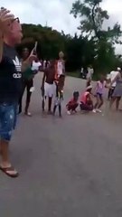 Mujeres y niños trancaron autopista en La Habana por apagones en Cuba
