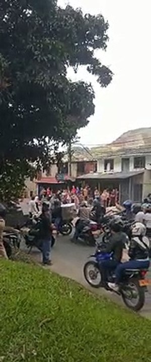 Cierre de la avenida regional por manifestación ciudadana a la altura de la estación Acevedo