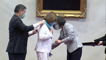 بيلوسي تلتقي رئيسة تايوان "تساي إنغ ون"