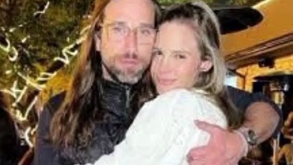 Ariana Grande Applauds Criticism Of Cosmetics Brand Amid Music Drought