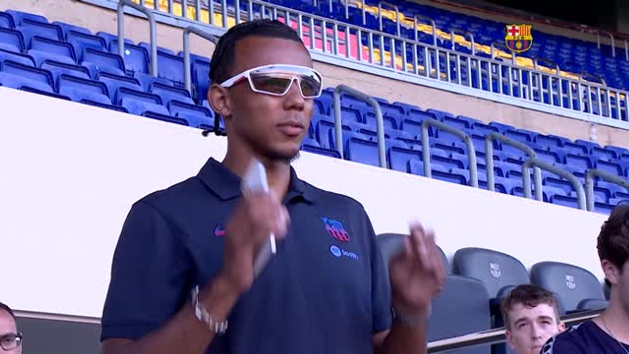 Barcelone - Jules Koundé visite le Camp Nou