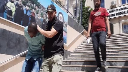 İSTANBUL-SOLÜSYONLA ÇOĞALTACANI SÖYLEYEREK 35 BİN EURO DOLANDIRAN ŞÜPHELİ YAKALANDI