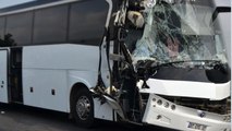 Tur otobüsüyle kamyon çarpıştı: 1 ölü, 7 yaralı