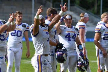 Télécharger la video: Weiter das Nonplusultra: Vienna Vikings fegen Stuttgart mit 41:0 vom Feld