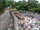 Tumpukan Sampah di Gampong Nusa