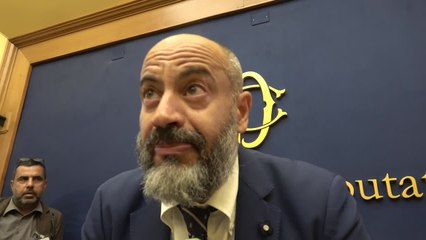 Elezioni, Paragone: "Il presidente Mattarella deve esentarci da raccolta firme"