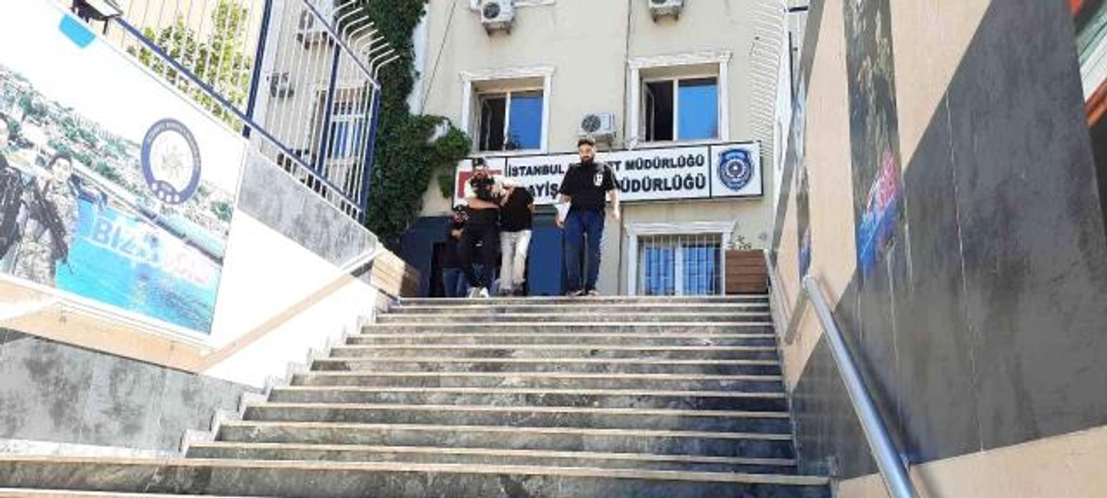 İstanbul'da aynı günde 4 işyerini soydular: Hırsızlık anları kameraya yansıdı