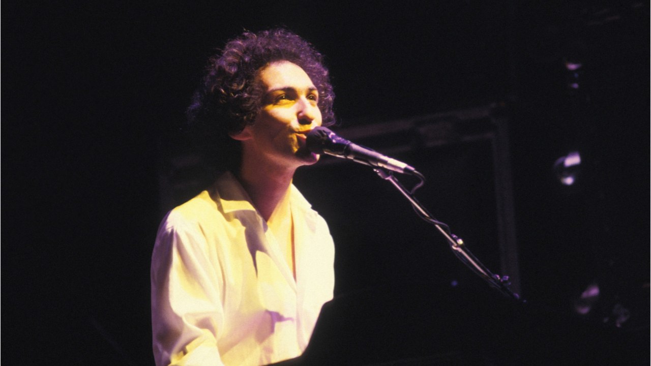 VOICI - Michel Berger : Thomas Dutronc lui rend un tendre hommage à travers sa mère Françoise Hardy