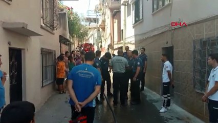 Annesi ve kardeşini kilitlediği evi yaktı