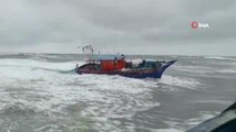 Hindistan'da balıkçı gemisi yan yattı, 3 kişi suya düştü