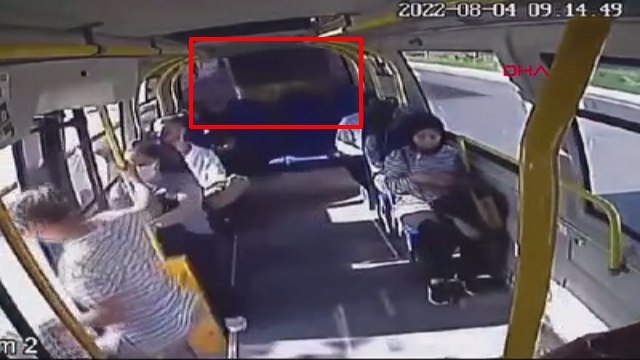 Pendik’te İETT otobüsünün çarptığı minibüste korku dolu anlar kamerada