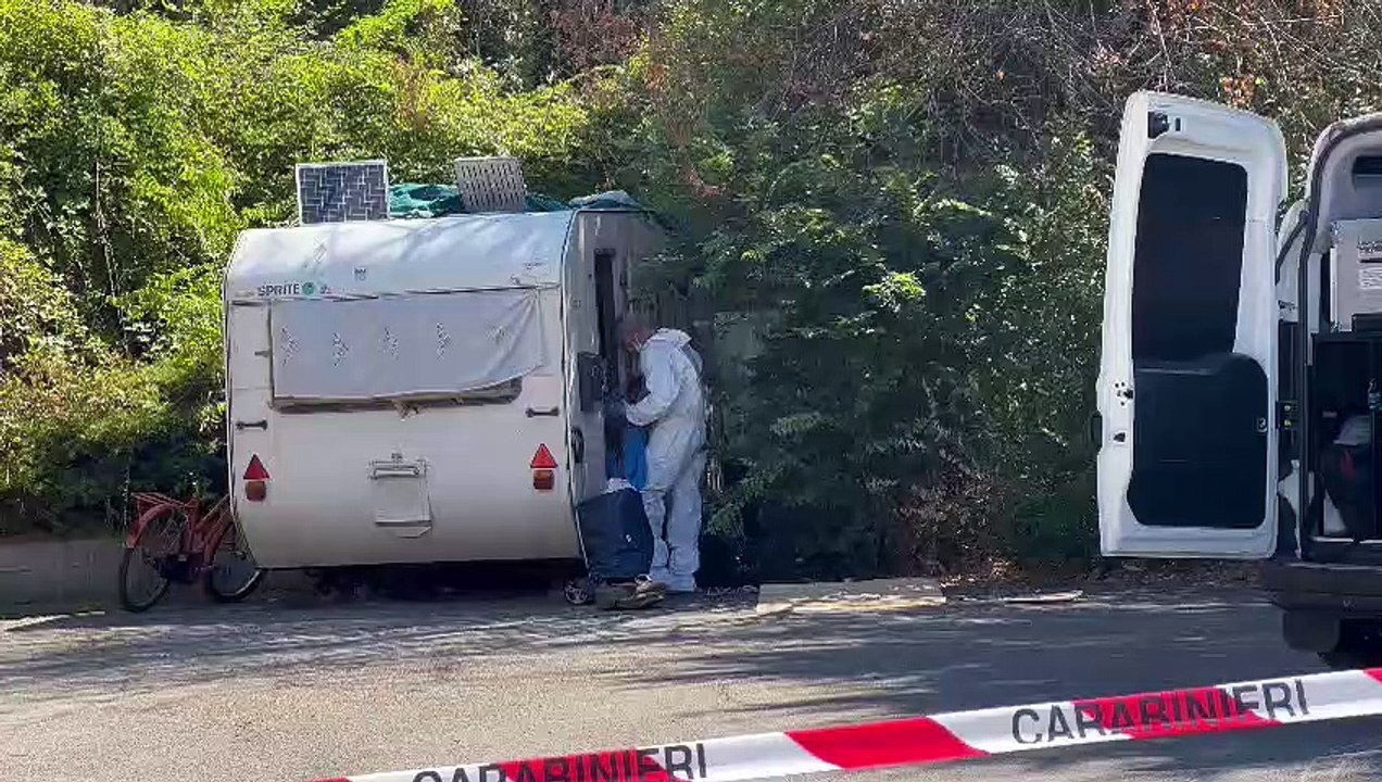Firenze, si accoltellano nella ex caserma Lupi di Toscana: i rilievi dei carabinieri