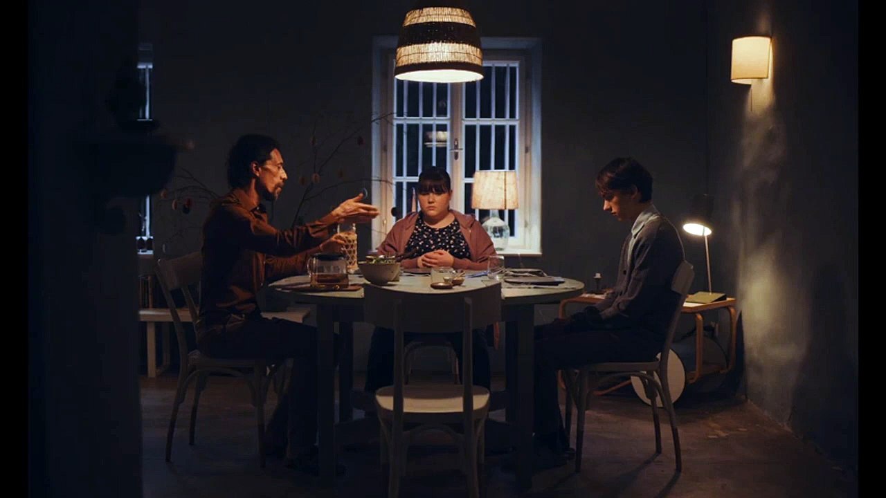 Family Dinner Trailer (2) DF