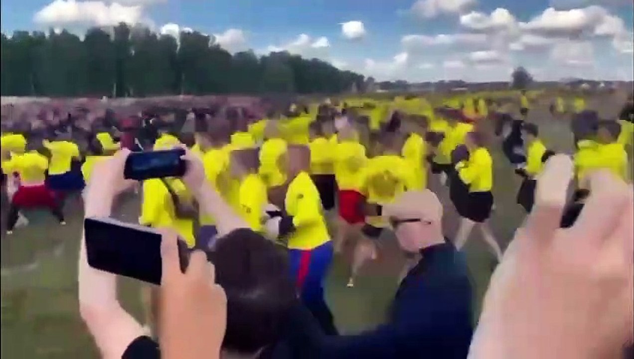 Russie : Ils organisent une bagarre à 600 contre 600 sur un terrain vague !