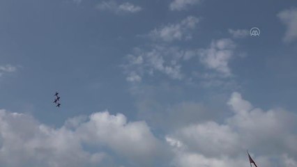 Türk Yıldızları gösteri uçuşu yaptı