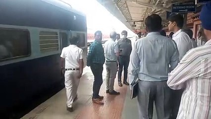 डीआरएम व एडीआरएम ने लिया व्यवस्थाओं का जायजा
