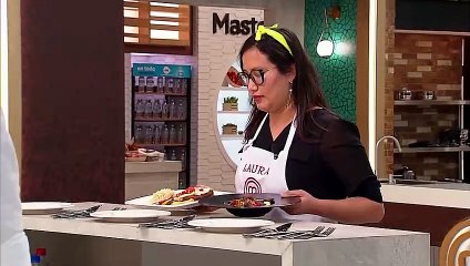 Laura presentó un silpancho y pique macho