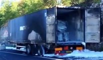 Trieste - Tir carico di sacchi di plastica a fuoco su A4, ferito conducente (03.08.22)