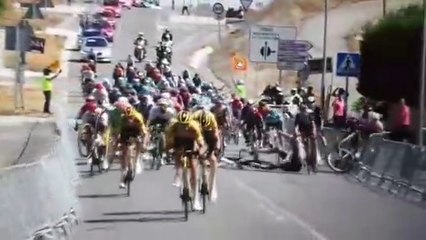 Tour de Burgos 2022 - La terrible chute sur la 2e étape... un triplé de la Jumbo-Visma à l'arrivée !