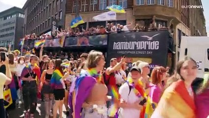 Европа отметила день Кристофер-стрит парадами ЛГБТ+