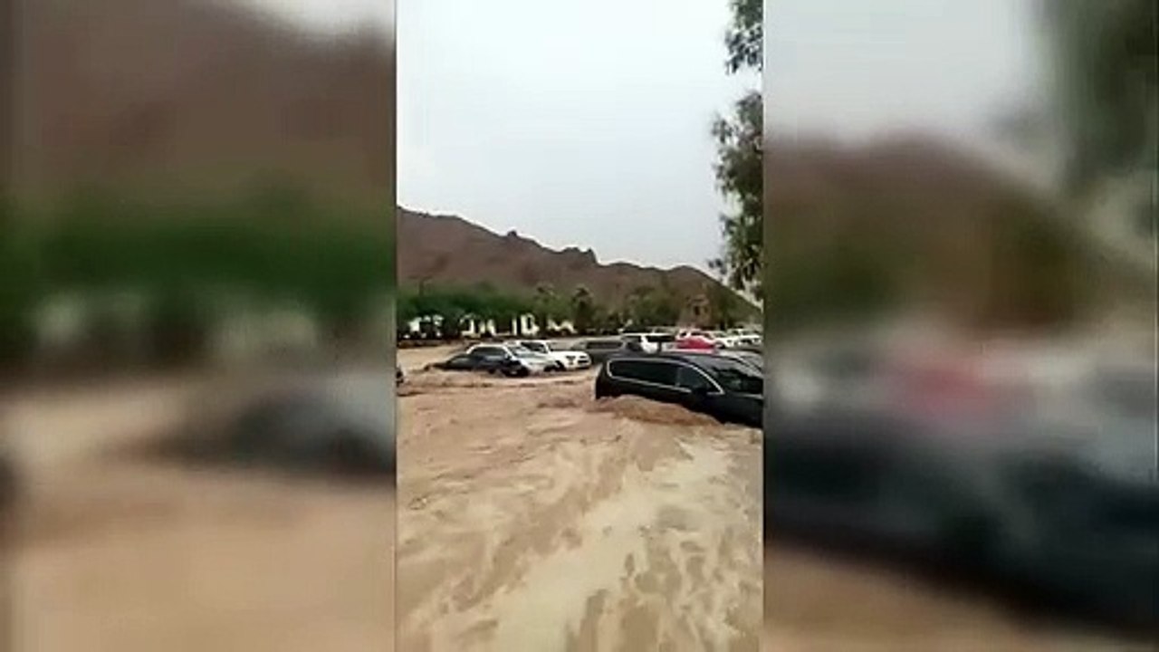 Californie: Regardez les images impressionnantes des crues dans la Vallée de la Mort qui ont entrainé l'évacuation de centaines de visiteurs - VIDEO