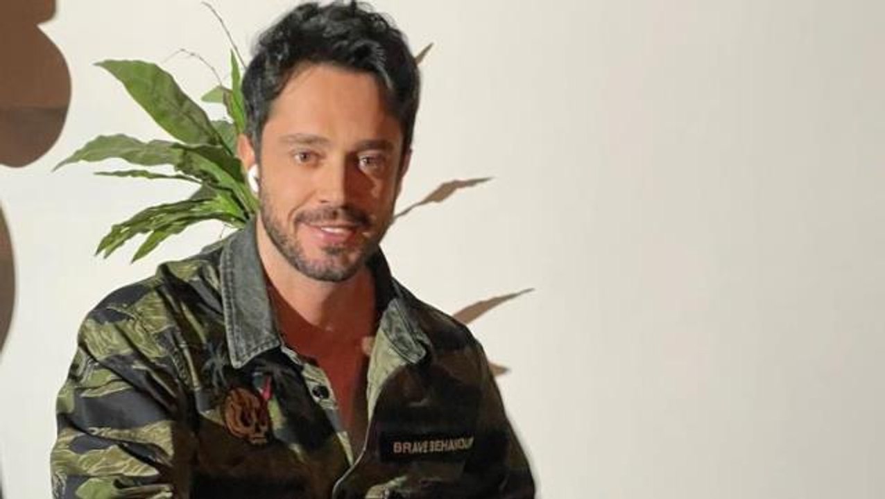 Murat Boz, Türk Eğitim Vakfı'na 500 bin TL bağışladı