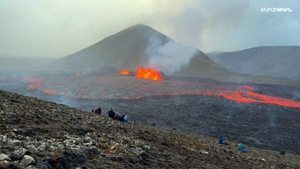 Los gases nocivos de un volcán amenazan la seguridad de un pueblo en Islandia