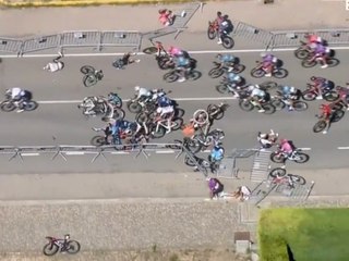 La célébration polémique de la Jumbo-Visma après une chute spectaculaire sur la 2e étape du Tour de Burgos