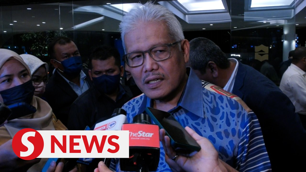 Investigate claims senior civil servant scolded Immigration officer in KLIA, says Hamzah
