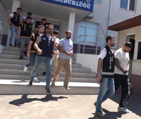 Balıkesir haber | YUNANİSTAN'A KAÇMAYA ÇALIŞAN 3'Ü TERÖR ÖRGÜTÜ ÜYESİ 6 ŞÜPHELİ İLE 5 ORGANİZATÖR, BALIKESİR'DE YAKALANDI