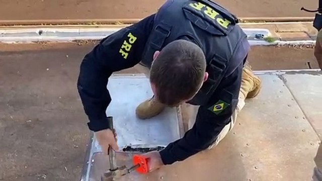 Cerca de 100 quilos de crack são apreendidos pela PRF; motorista relatou que pegaria mudança em Cascavel