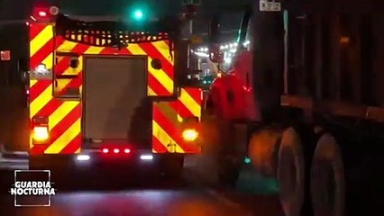 Un camión pesado y un auto compacto, chocaron sobre Juan Gil Preciado. La Policía vial nunca llegó