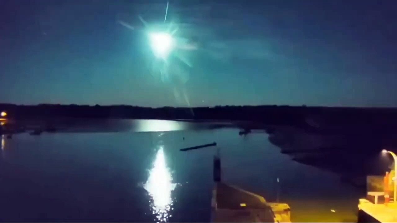 Météorite a Frappé la France! - Meteor Lights Up in France