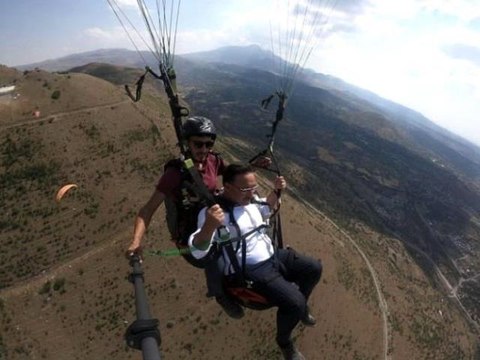 Kayseri yerel: Kayseri Valisi yamaç paraşütü ile uçtu