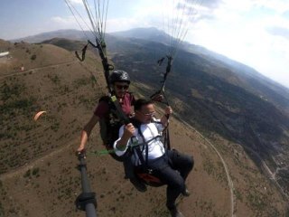 Kayseri yerel: Kayseri Valisi yamaç paraşütü ile uçtu