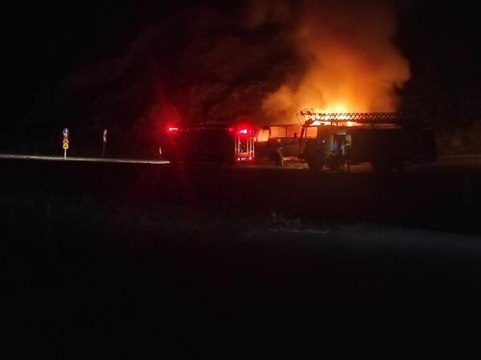 SEYİR HALİNDEKİ MİDİBÜS ALEV ALEV YANDI