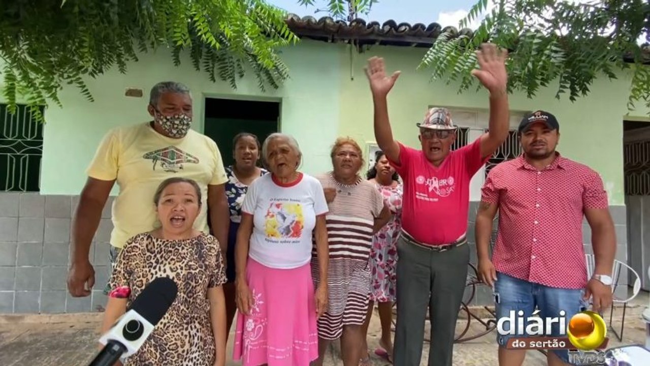 Mãe volta a fazer apelo desesperado para internar filha que fica agressiva durante surtos mentais