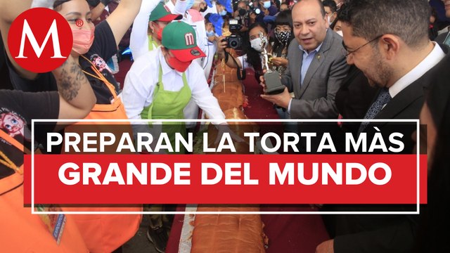 ¡74 metros! Rompen récord de la torta más grande del mundo en feria de Venustiano Carranza